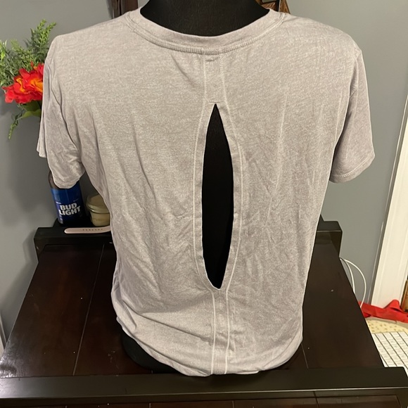 Open Back Reebok Workout Top - Picture 2 of 3